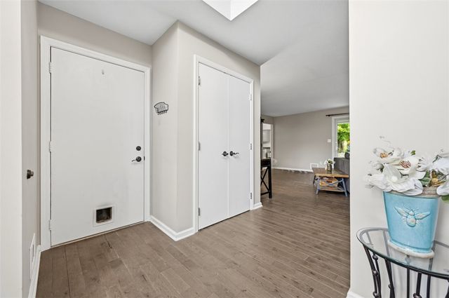 315 Lesnett Rd, Upper St Clair, PA 15241
