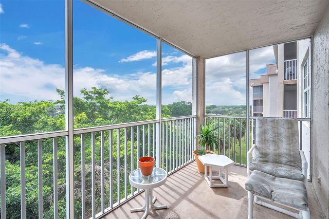 250 Jacaranda Dr 704, Plantation, FL 33324