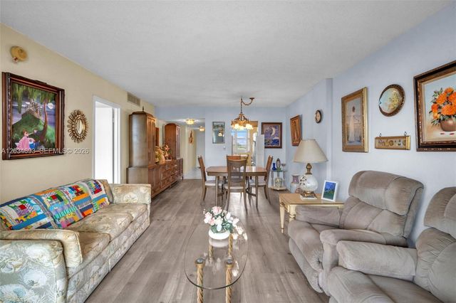 250 Jacaranda Dr 704, Plantation, FL 33324
