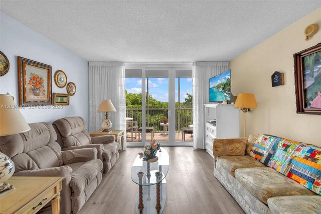 250 Jacaranda Dr 704, Plantation, FL 33324