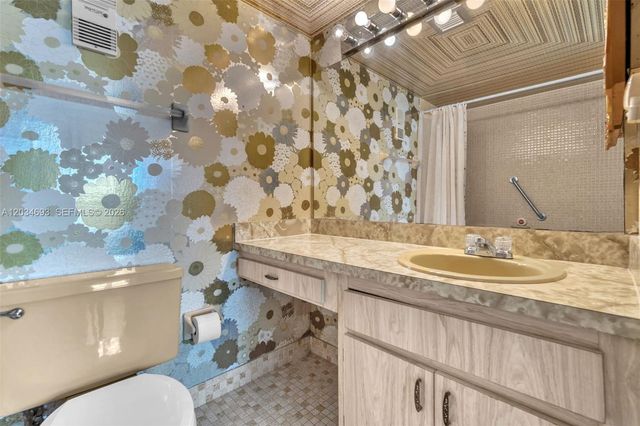 250 Jacaranda Dr 704, Plantation, FL 33324