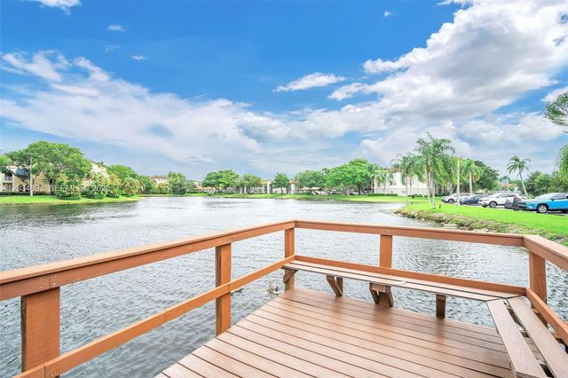 250 Jacaranda Dr 704, Plantation, FL 33324