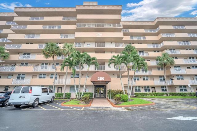 250 Jacaranda Dr 704, Plantation, FL 33324