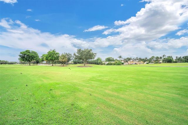 250 Jacaranda Dr 704, Plantation, FL 33324