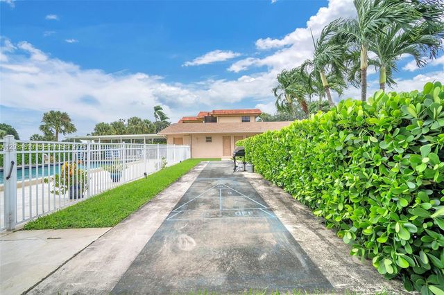 250 Jacaranda Dr 704, Plantation, FL 33324