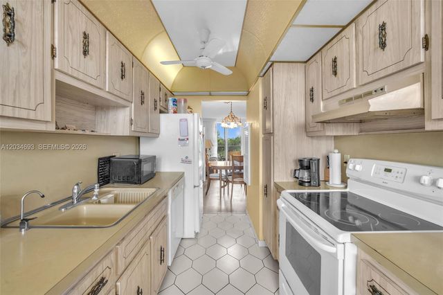 250 Jacaranda Dr 704, Plantation, FL 33324