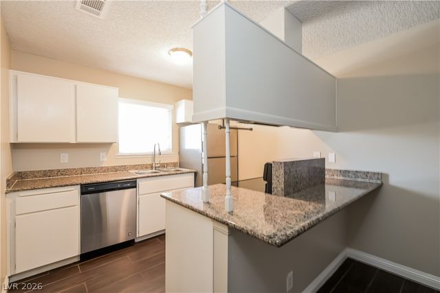 422 Chateau Drive, Henderson, NV 89002