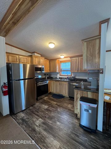 62 Stern Avenue, Hazlet, NJ 07734