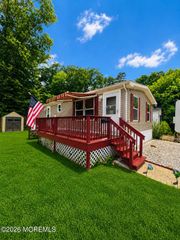 62 Stern Avenue, Hazlet, NJ 07734