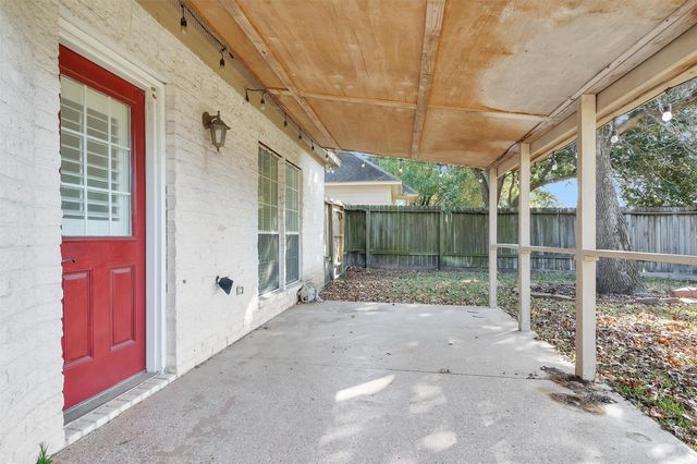 147 April Waters Drive W, Conroe, TX 77356