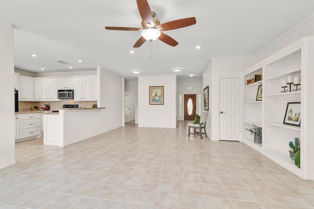 147 April Waters Drive W, Conroe, TX 77356