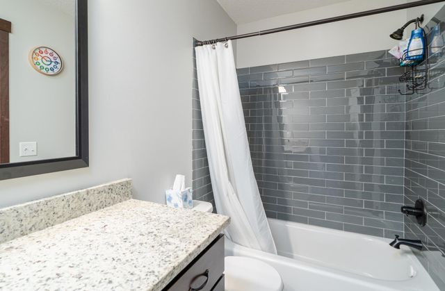 3677 Edgerton Street, Vadnais Heights, MN 55127