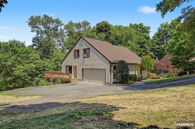 829 Ramapo Valley Road, Oakland, NJ 07436