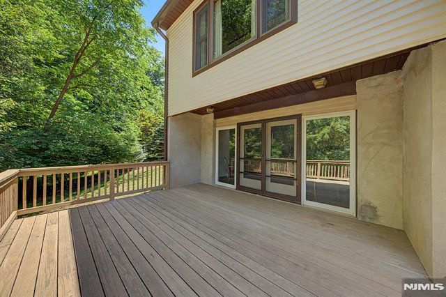 829 Ramapo Valley Road, Oakland, NJ 07436