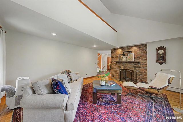 829 Ramapo Valley Road, Oakland, NJ 07436