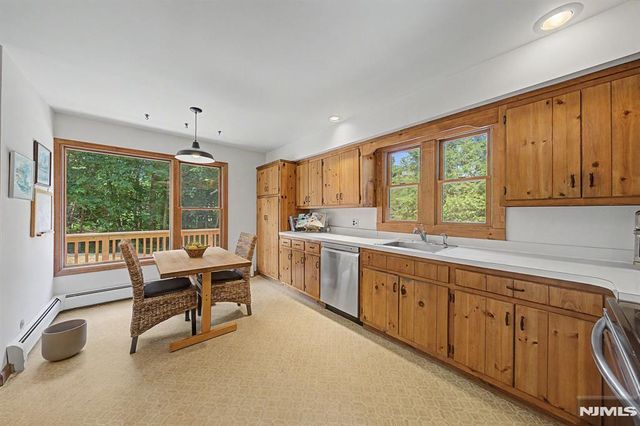 829 Ramapo Valley Road, Oakland, NJ 07436