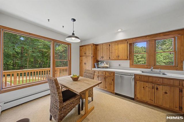 829 Ramapo Valley Road, Oakland, NJ 07436