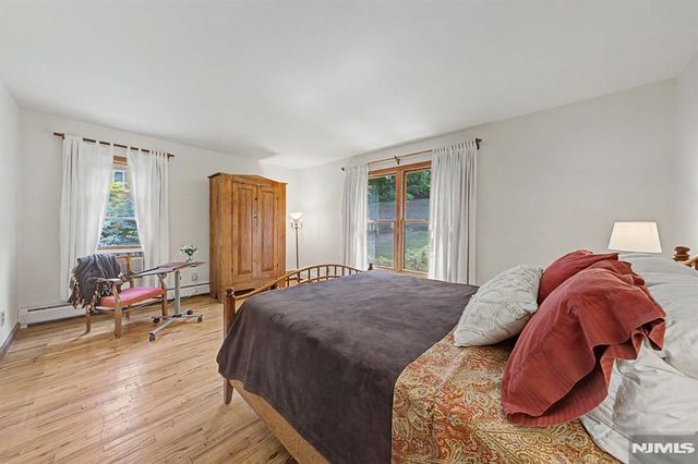 829 Ramapo Valley Road, Oakland, NJ 07436