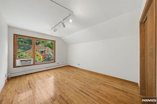 829 Ramapo Valley Road, Oakland, NJ 07436