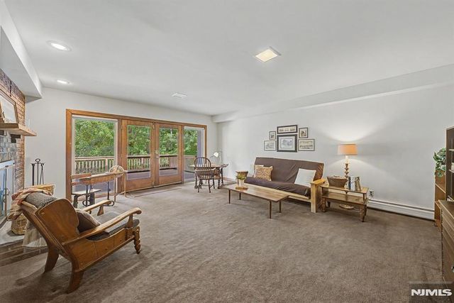 829 Ramapo Valley Road, Oakland, NJ 07436