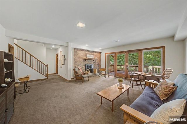 829 Ramapo Valley Road, Oakland, NJ 07436