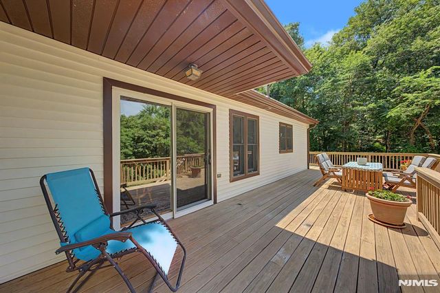 829 Ramapo Valley Road, Oakland, NJ 07436