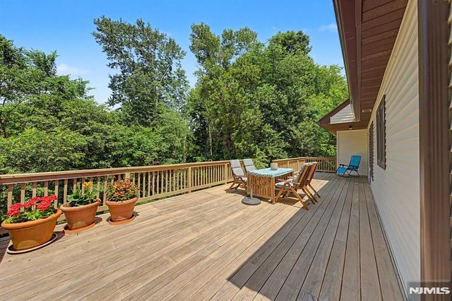 829 Ramapo Valley Road, Oakland, NJ 07436