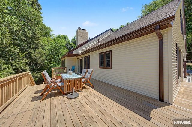 829 Ramapo Valley Road, Oakland, NJ 07436