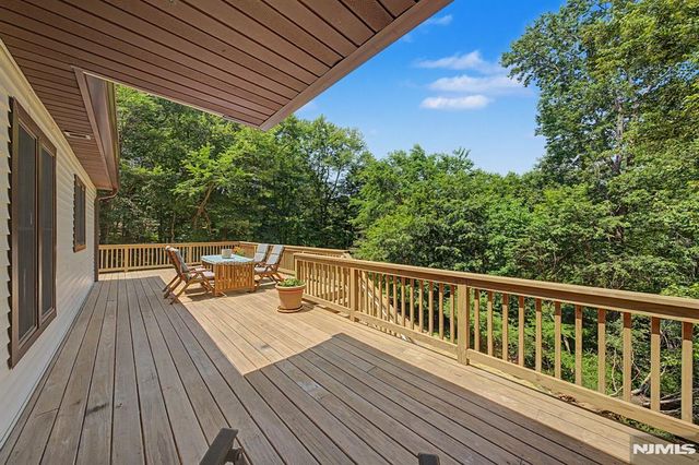 829 Ramapo Valley Road, Oakland, NJ 07436