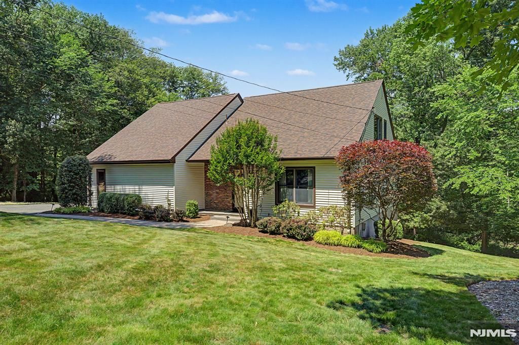829 Ramapo Valley Road, Oakland, NJ 07436