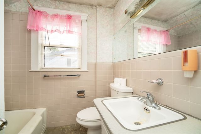 253 Billings St, Quincy, MA 02171