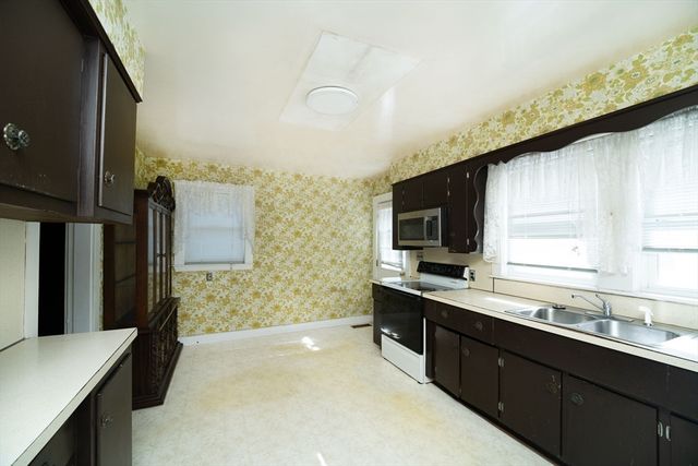 253 Billings St, Quincy, MA 02171