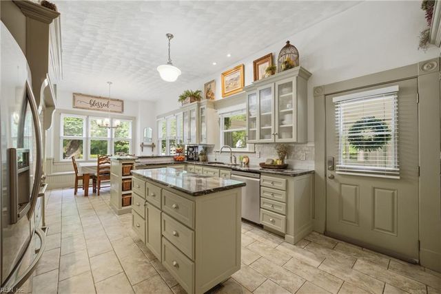 1024 Pleasant Ridge DR, Chesapeake, VA 23322