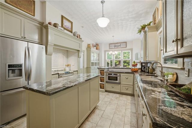 1024 Pleasant Ridge DR, Chesapeake, VA 23322