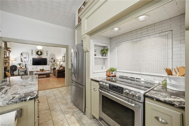 1024 Pleasant Ridge DR, Chesapeake, VA 23322