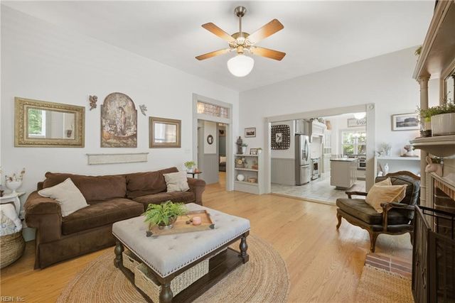 1024 Pleasant Ridge DR, Chesapeake, VA 23322
