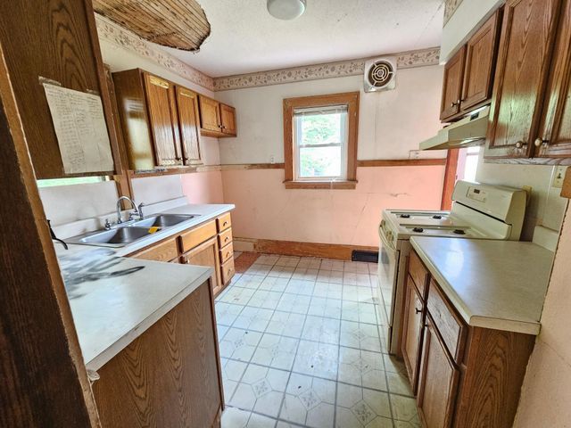 3904 Clinton Avenue, Minneapolis, MN 55409