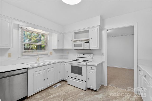 10917 Blue Heron Drive, Charlotte, NC 28226