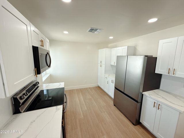 4424 W FLOWER Street, Phoenix, AZ 85031