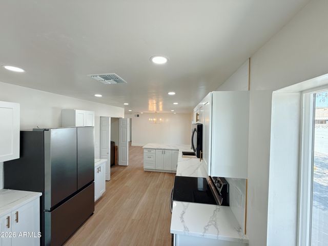 4424 W FLOWER Street, Phoenix, AZ 85031