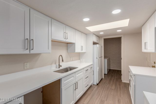 5701 E Glenn St Apt 40, Tucson, AZ 85712