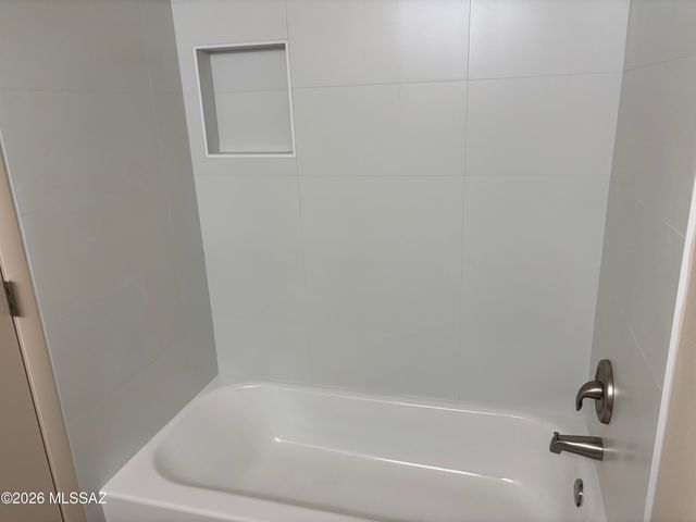 5701 E Glenn St Apt 40, Tucson, AZ 85712