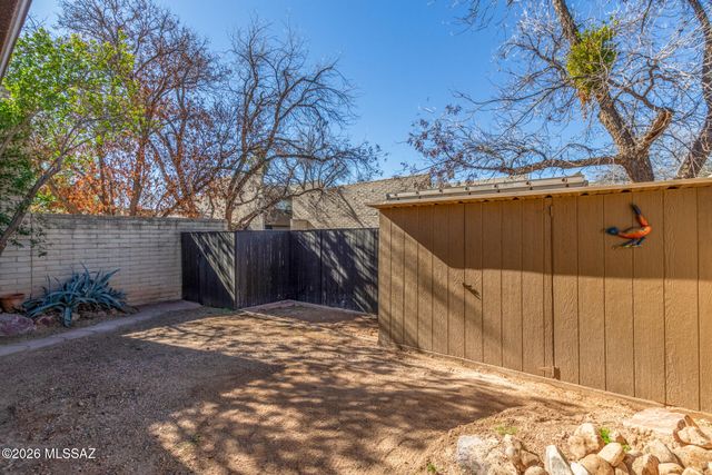 5701 E Glenn St Apt 40, Tucson, AZ 85712