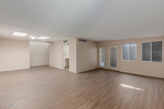 5701 E Glenn St Apt 40, Tucson, AZ 85712