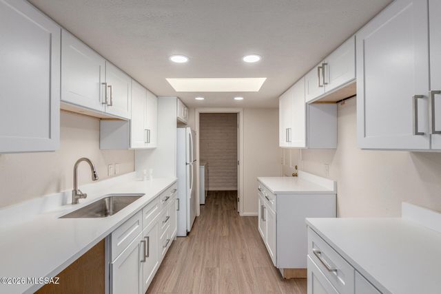 5701 E Glenn St Apt 40, Tucson, AZ 85712