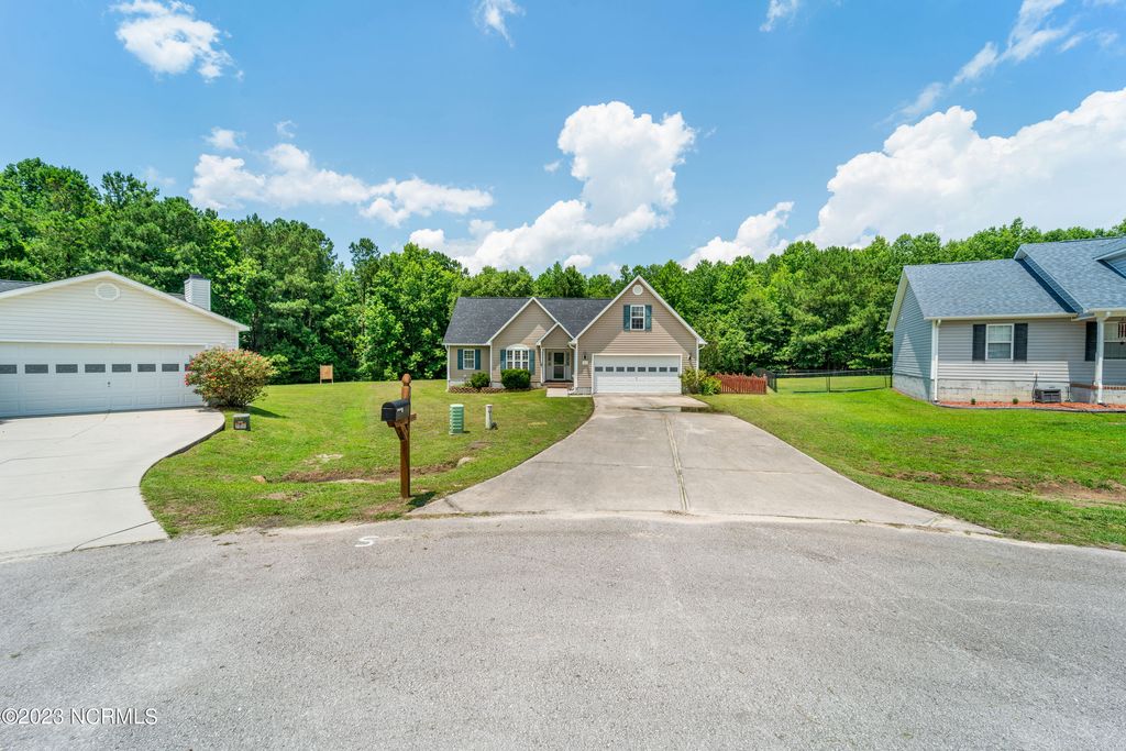 103 Appleton Lane, Richlands, NC 28574