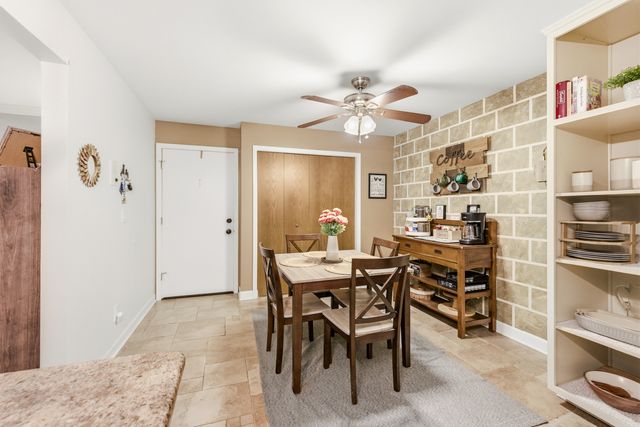 20224 S Frankfort Square Road G, Frankfort, IL 60423