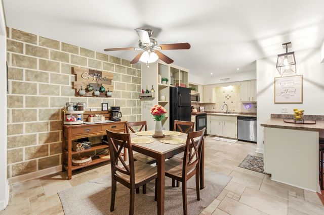 20224 S Frankfort Square Road G, Frankfort, IL 60423