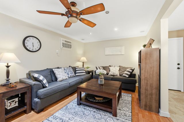 20224 S Frankfort Square Road G, Frankfort, IL 60423