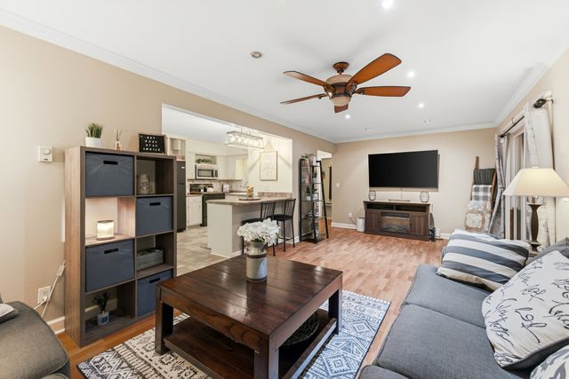 20224 S Frankfort Square Road G, Frankfort, IL 60423